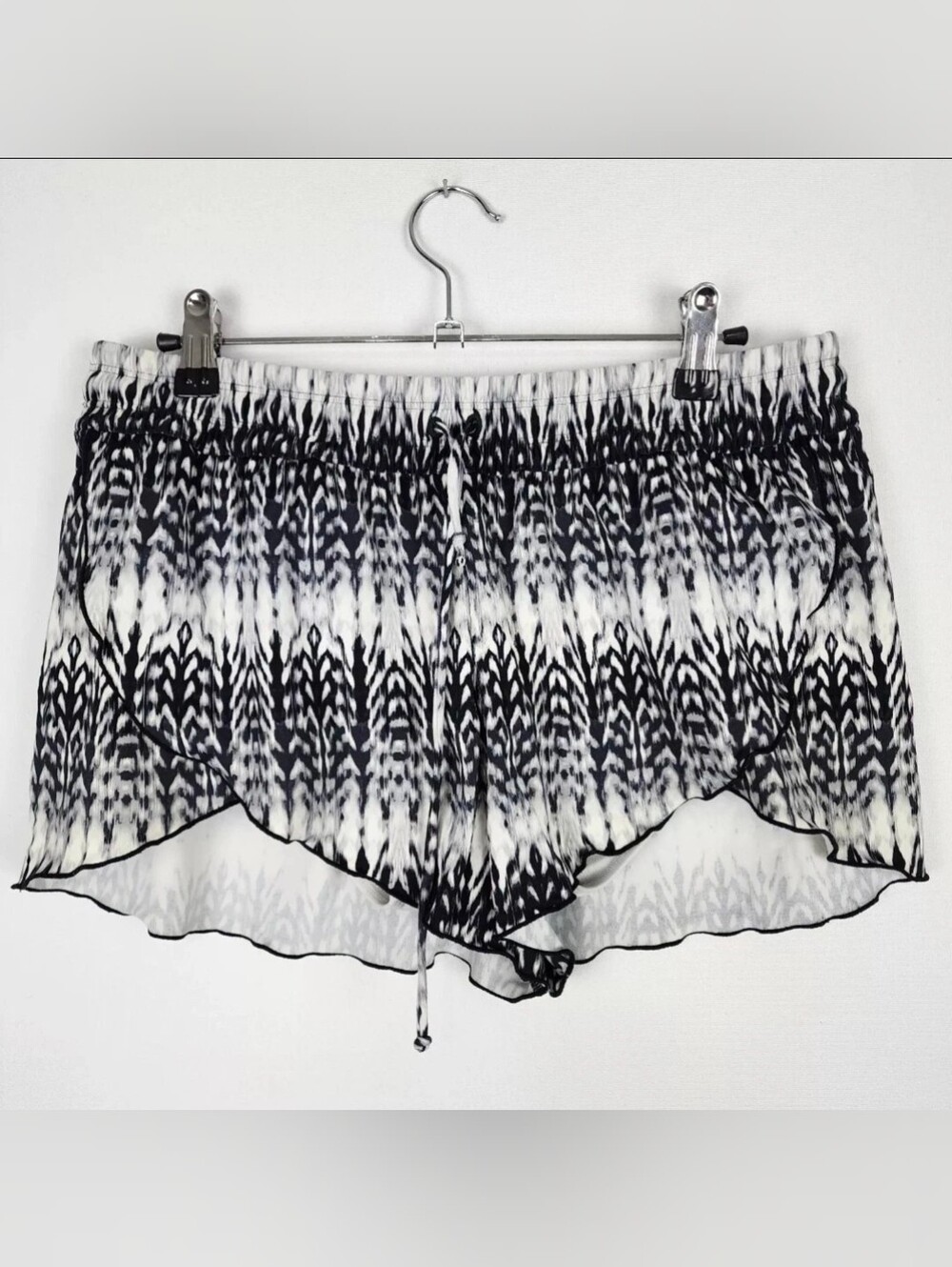 Athleta Women's Black and White Striped Swim Shorts - Size Large
